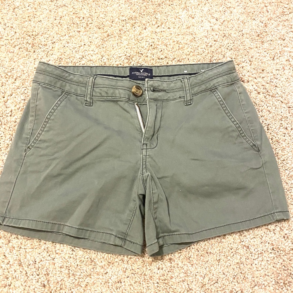 AE GREEN MIDI SHORTS SIZE 4